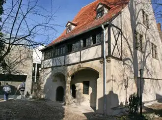 Luthers Geburtshaus in Eisleben. (AP Photo/Eckehard Schulz)