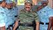Propaganda-Foto der LTTE: Rebellenchef Velupillai Prabhakaran mit Mitgliedern der neuen "Luftwaffe", Quelle: AP Propaganda-Foto der LTTE: Rebellenchef Velupillai Prabhakaran mit Mitgliedern der neuen "Luftwaffe", Quelle: AP