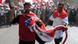 Demonstrierende Iraker mit Irak-Flaggen (Quelle: AP) Demonstrierende Iraker mit Irak-Flaggen (Quelle: AP)