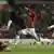 Christiano Ronaldo (Manchster United) schießt auf das Tor von AS Rom (Quelle: AP)