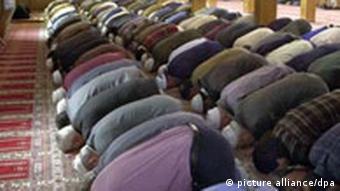 Betende Muslime in der Kölner DITIB-Moschee, Foto: dpa