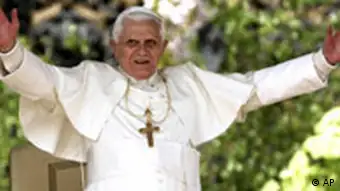 Dossier Papst Benedikt XVI. Bild 1
