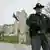 Policeman vor einem Universitätsgebaude in Virginia, Quelle: AP
