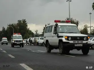 袭击发生后，救护车紧急运送受伤人员