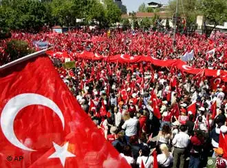 示威者呼吁保持土耳其政教分离的传统