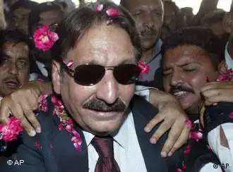 巴基斯坦最高法院首席大法官乔杜里恢复原职