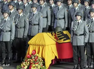 5月23日，在科隆悼念3名在阿富汗死亡的德国士兵