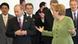 Merkel berdialog dengan Putin di lokasi KTT G-8 di Heiligendamm Merkel berdialog dengan Putin di lokasi KTT G-8 di Heiligendamm