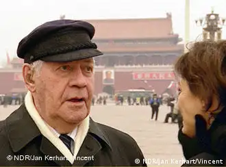 德国电视一台在天安门广场采访德国前总理施密特