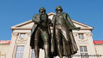Statue of Schiller and Goethe standing next to each other in Weimar