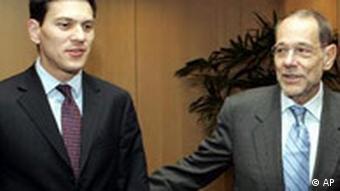 Der britische Außenminister David Miliband (l.) mit dem Außenbeauftragten Javier Solana, Quelle: AP