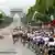 Biciklisti pred L' Arc de triomphe