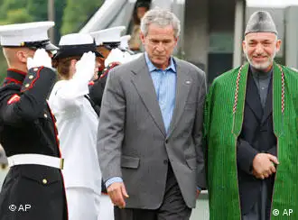 阿富汗总统卡尔扎伊在戴维营会见布什