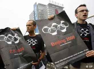 记者无疆界组织成员在北京要求新闻自由