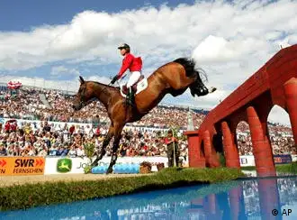 FEI Horse Jumping European Championships in Mannheim, 19.08.2007. (AP Photo/Michael Probst)
