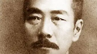 Lu Xun (1881-1936) Fotografie von 1930 This image is now in the public domain because its term of copyright has expired in China. According to copyright laws of the People's Republic of China (with legal jurisdiction in the mainland only, excluding Hong Kong and Macao) and the Republic of China (currently with jurisdiction in Taiwan, the Pescadores, Quemoy, Matsu, etc.), all photographs enter the public domain fifty years after they were first published, and all non-photographic works enter the public domain fifty years after the death of the creator.
