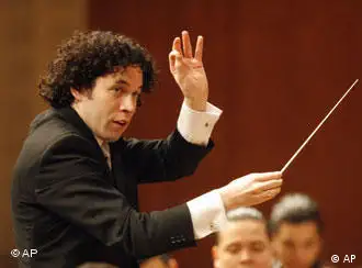 Gustavo Dudamel dirigiert das Simon Bolivar Orchestra