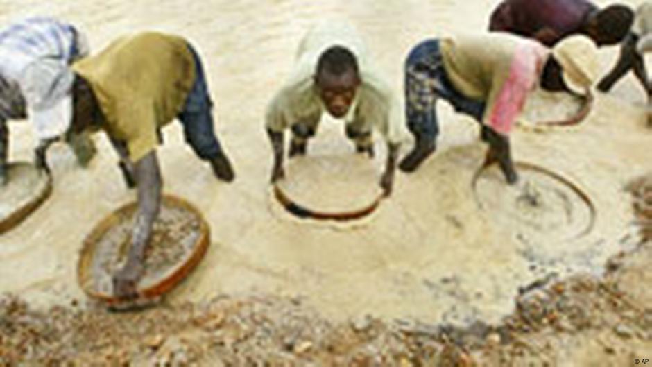 Fight Against Blood Diamonds Can T Be Forgotten Campaigner Says Environment All Topics From Climate Change To Conservation Dw 05 08 2010