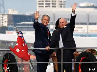 参加亚太经合组织峰会的美国总统布什与澳大利亚总理霍华德