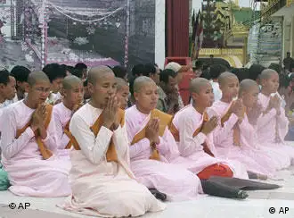 缅甸僧侣参加抗议军政府活动