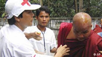 Myanmar Birma Verletzter Mönch nach Militäreinsatz in Rangun