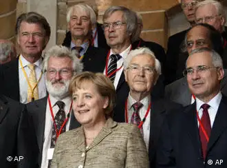 默克尔和诺贝尔奖获得者们在波茨坦讨论会上