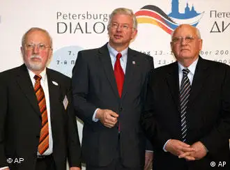 戈尔巴乔夫（右），科赫（中）和迈奇尔（左）