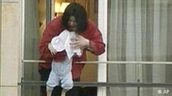 Michael Jackson Baby Hotel Adlon Berlin