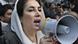 Bhutto Benazir mit einem Megafon in der Hand (Archivbild, AP) Bhutto Benazir mit einem Megafon in der Hand (Archivbild, AP)