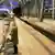 leere Gleise, nur eine Frau auf dem Bahnsteig (Quelle: AP)