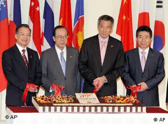 中日新韩领导人会晤新加坡