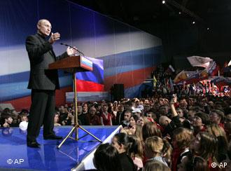 Владимир Путин во время выступления на форуме