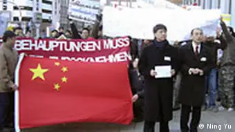 Demonstration gegen den Spiegel Bericht Die Gelben Spione in Hamburg China Deutschland