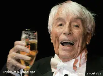 Der Sänger und Entertainer Johannes Heesters im Alter von 104 Jahren (4.12.07)