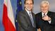 Radosław Sikorski i Frank- Walter Steinmeier podają sobie dłonie Radosław Sikorski i Frank- Walter Steinmeier podają sobie dłonie