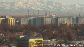 Ein Blick auf Taschkent in Usbekistan und die Berge. (Foto: dw)