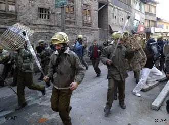 在印度控制的喀什米尔也爆发了抗议布托被刺的示威游行
