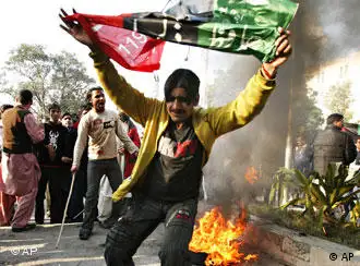 贝－布托遇刺后巴基斯坦一些城市发生骚乱