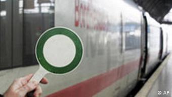 Symbolbild Bahn grünes Signal ICE Bahnstreik GDL DB Verhandlungen