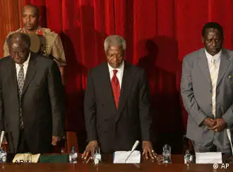 从左至右： 肯尼亚总统齐贝吉、安南以及肯尼亚反对派领袖奥廷加