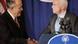 Rudolph Giuliani (links) gibt John McCain (r.) die Hand (Quelle: AP) Rudolph Giuliani (links) gibt John McCain (r.) die Hand (Quelle: AP)
