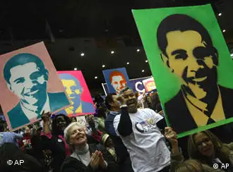支持者手举民主党候选人奥巴马的竞选画像