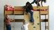 Auf einem Hochbett mit Kletterwand spielen Kinder (30.08.2006/(AP Photo/Frank Augstein) Auf einem Hochbett mit Kletterwand spielen Kinder (30.08.2006/(AP Photo/Frank Augstein)