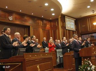Kryeministri i Kosovës, Hashim Thaçi iu drejtohet deputetëve në seancën e shpalljes së pavarësisë