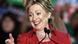 Hillary Clinton im roten Kostüm bei einer Wahlveranstaltung in Ohio (Foto: AP) Hillary Clinton im roten Kostüm bei einer Wahlveranstaltung in Ohio (Foto: AP)