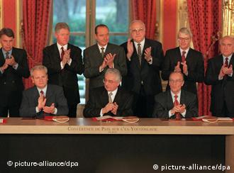 Milošević, Tuđman i Izetbegović sa svetskim liderima u Parizu