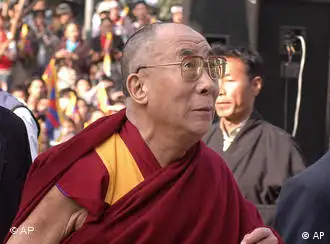 资料图片：去年3月10日，达赖喇嘛在达兰萨拉