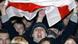 Молодежь на акции в Минске с историческим бело-красно-белым флагом Молодежь на акции в Минске с историческим бело-красно-белым флагом