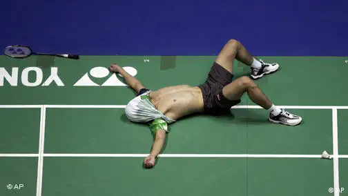 Der Chinese Dan Lin nach dem Sieg der Badminton Weltmeisterschaft in Madrid Spanien