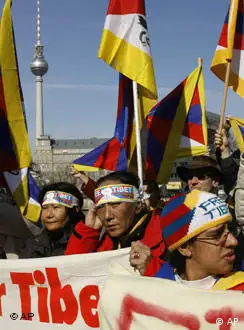 März 2008: Tibet-Demonstranten protestieren vor der chinesischen Botschaft in Berlin.